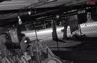 深夜の焼肉店に響く謎の音楽　幽霊かと思ったら正体は...