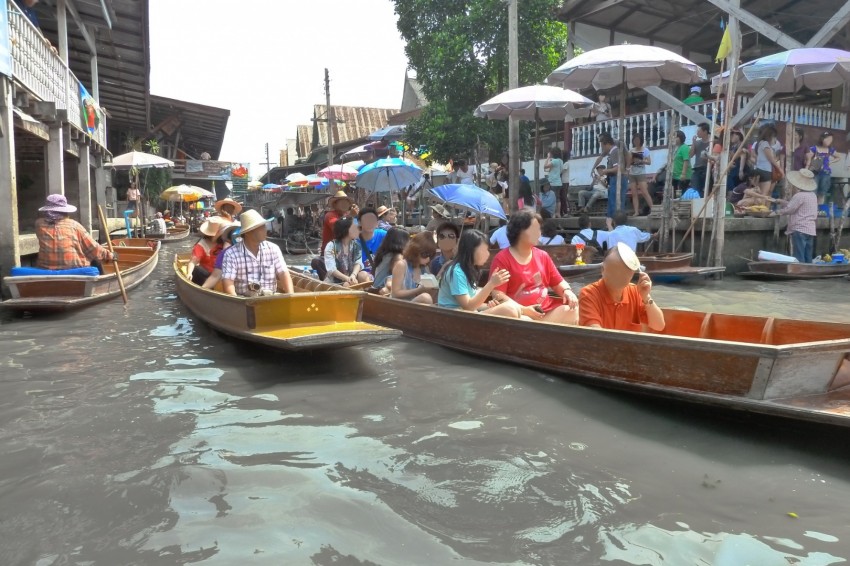 ダムヌン・サドゥアク水上マーケット（ตลาดน้ําดําเนินสะดวก）