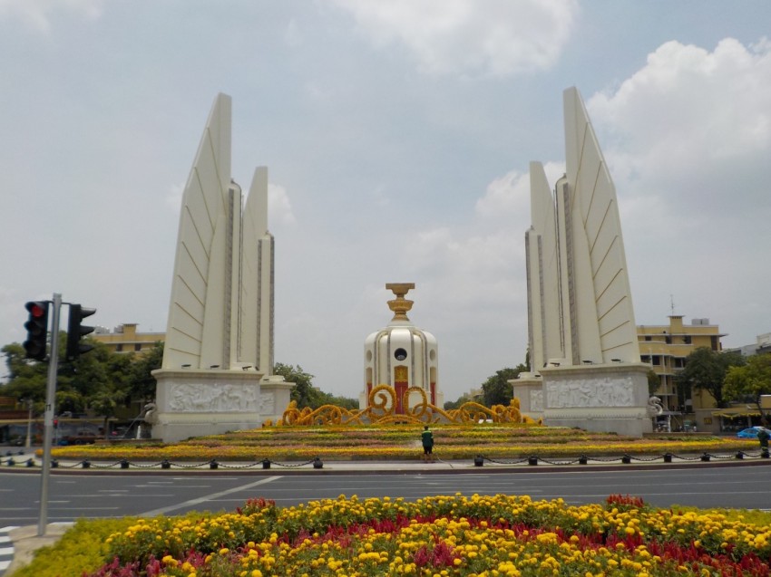 民主記念塔（อนุสาวรีย์ประชาธิปไตย）