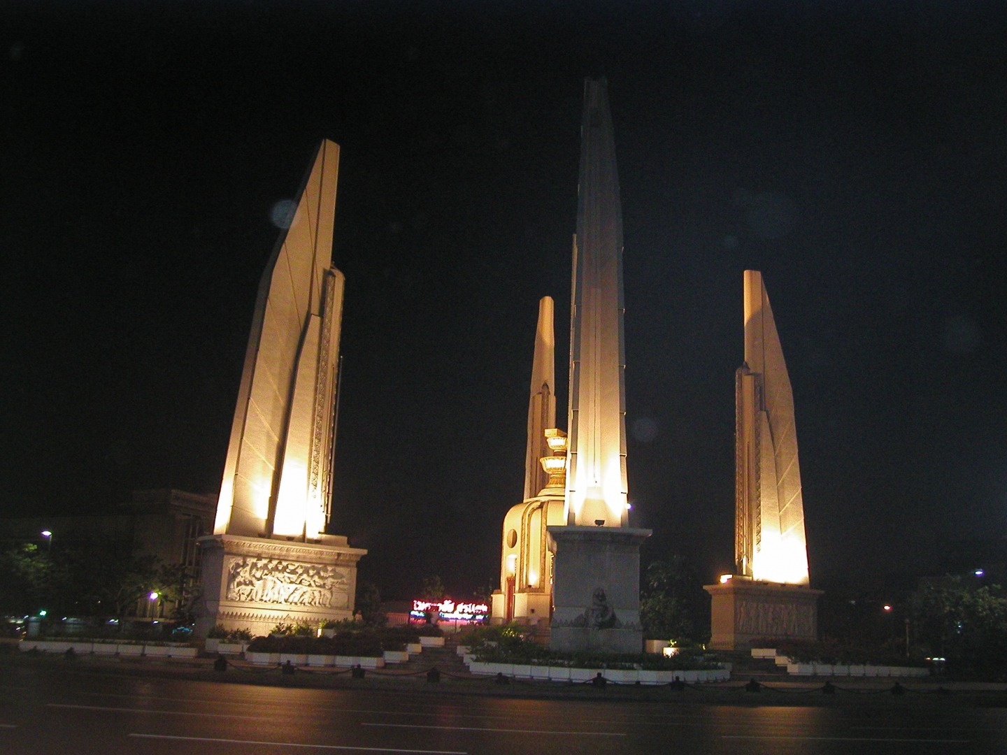 民主記念塔